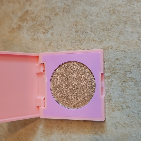 HipDot Eyeshadow in Sheer - Picture 1 of 2